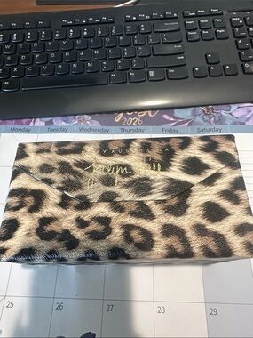 Quay Australia Leopard Print Envelope sunglasses Case - Black & Brown